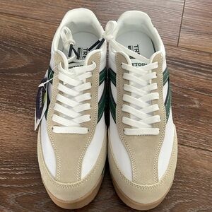 NWT size 8 green and white Tretorns